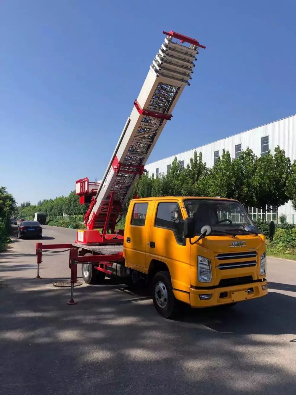 阜阳颍泉附近的云梯车出租服务：轻松解决高空作业需求