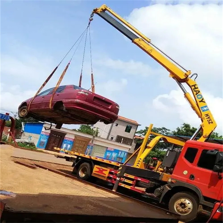 阜阳颍泉吊车吊汽车的正确方法